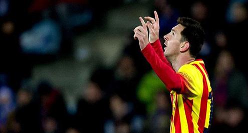 تقارير.. ميسي يشترط على برشلونة ضم أجويرو لتجديد عقده